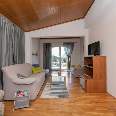 Panoramico With Jacuzzi Apartman