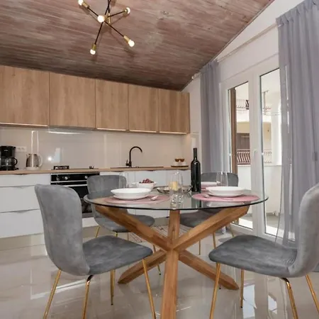 Panoramico With Jacuzzi Apartman *