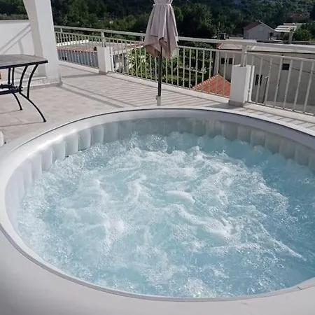 Panoramico With Jacuzzi Apartman