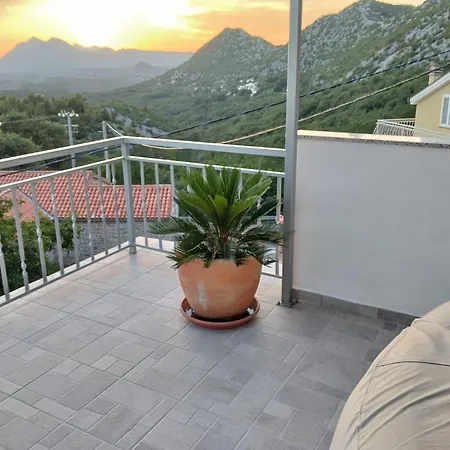 Panoramico With Jacuzzi Apartman *