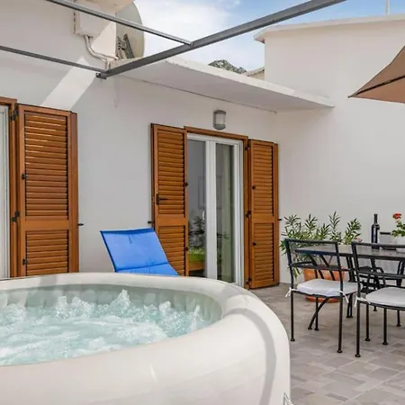 Apartment Panoramico With Jacuzzi *